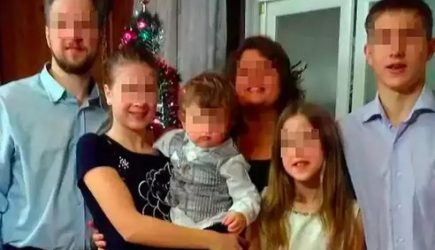 Вырывала плоскогубцами себе зубы: Соседка рассказала о&nbsp;сумасшествии убившей сына российской учительницы