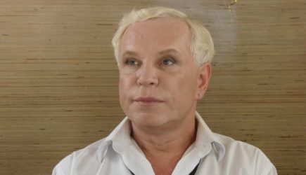 «Просто добивают»: врач откровенно о состоянии парализованного Моисеева