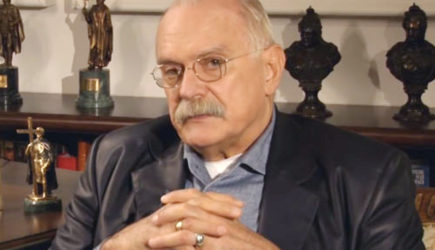 Бесогон не выдержит двоих: почему Михалков судится со своим фанатом