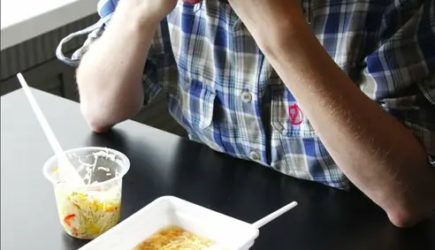 Девять человек насмерть отравились лапшой