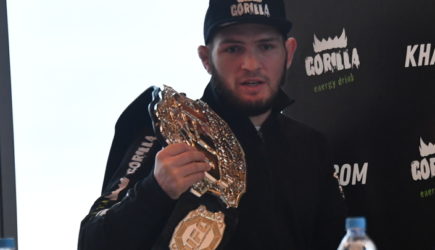 «Успехи Хабиба не имеют ничего общего с Россией»: Отказ от триколора вновь вызвал критику