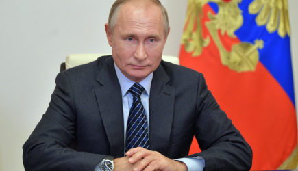 Путин попросил игнорировать курс рубля