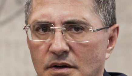 Мясников «грубо» растолковал, почему COVID-19 никогда не исчезнет: «Вот сейчас мы все переболеем…»