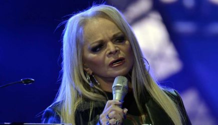 Спектакль с Долиной начался со скандала и приезда полиции