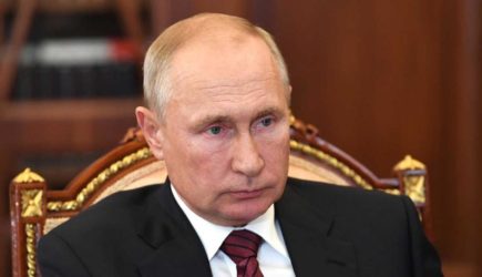 Путин уволил пятерых министров