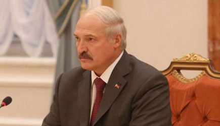 Лукашенко заявил, что Белоруссию будут продолжать &#171;раскачивать&#187;