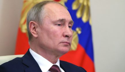 Путин заявил об угрозе борьбы «всех против всех»