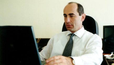 Роберт Кочарян поддержал позицию военнослужащих Армении