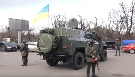 Военная техника у всех въездов и комендантский час: ВСУ начали «кошмарить» Одессу