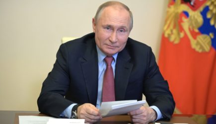 Путин оценил последствия объявления нерабочих дней в мае