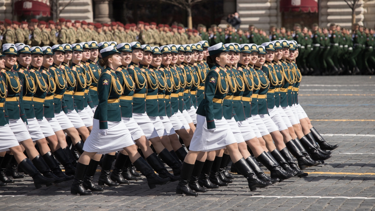 Будет ли военный парад. Курсантки на параде Победы в Москве 2021. Военный парад в Москве 2021. Парад на красной площади 9 мая 2022. Парад 9 мая 2021 Москва.