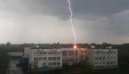 В Тверской области молния попала в школу