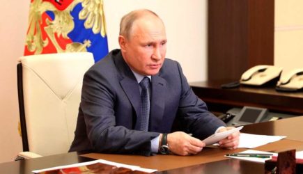 Путин объявил о военных рисках у границ России