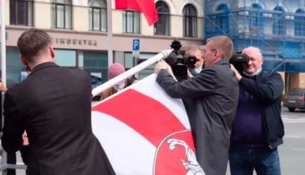 Мэр Риги снимет флаги IIHF после требования федерации вернуть флаг Беларуси