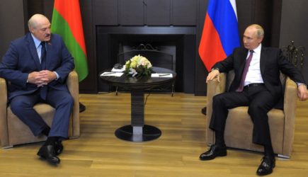 Эксперт по лжи оценил поведение Лукашенко на встрече с Путиным в Сочи
