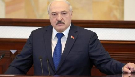 «Летайте там, где угробили 300 человек»: Лукашенко о конфронтации с ЕС