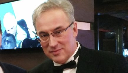 Анекдот Норкина про голубого страуса заставил гостей смеяться до самых титров