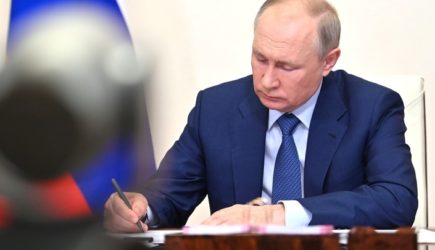 Путин ответил на вопрос об обязательной вакцинации: «Ничего проще нет»