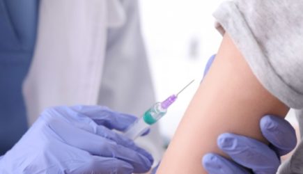 СМИ — Гражданам с этим статусом повально отказывают в вакцинации?