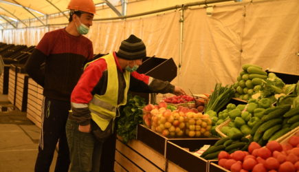 Брать на работу мигрантов и гнать русских выгодно: Раскрыта коррупционная схема