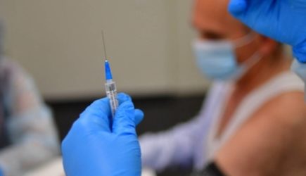 Попова оценила долю заболевших COVID-19 после вакцинации