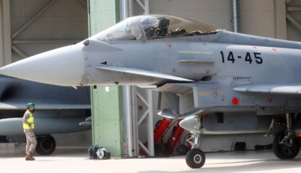 Российский самолет прервал пресс-конференцию премьера Испании и президента Литвы