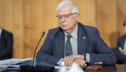 Вместо спасибо: В Европе возмутились «вакцинной дипломатией» России