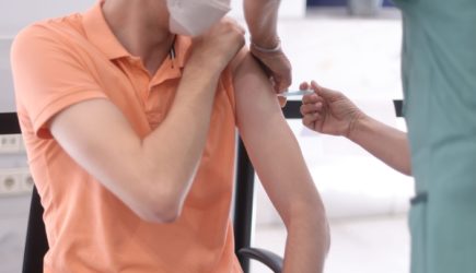 Смерть через два года после укола: Россию попросили допустить иностранные вакцины