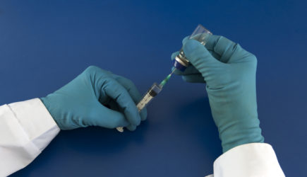 Побочных реакций от вакцины — целый список. «Секретное» письмо Минздрава, о котором молчат