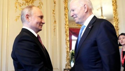 Застряли между нефтью и ядерным оружием: Байден раскритиковал политику Путина