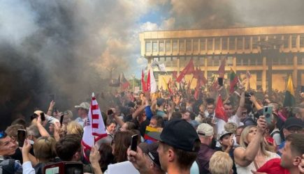 Литовское государство трещит по всем швам — народ вышел защищаться от хунты