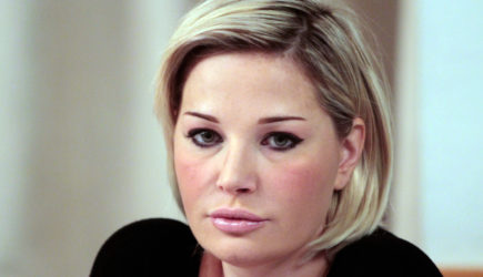 &laquo;Клочки волос&raquo;: Максакова облысела после убийства мужа