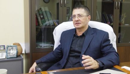 Доктор Мясников рассказал о связи постковидного синдрома и рака