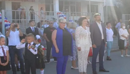 Министр культуры Крыма пришла на школьную линейку в полупрозрачном костюме