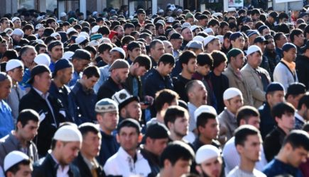 Тысячи мигрантов оккупировали подмосковное Путилково — крик о помощи прорвался в прямой эфир