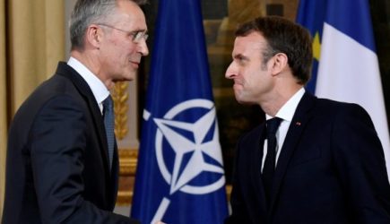 &laquo;Пригласить Путина в&nbsp;Париж&raquo;: Во&nbsp;Франции призвали выйти из&nbsp;НАТО