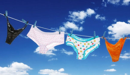Раскрыт секрет банта на женских трусах