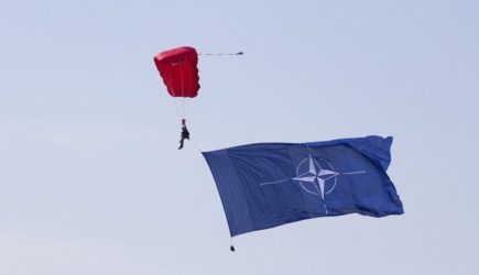 Кремль требует у НАТО отступиться от Украины