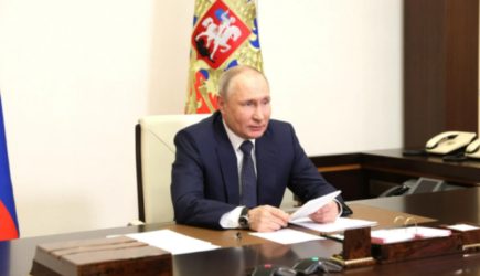 Песков ответил на вопрос: «Кто, если не Путин?»