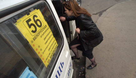 «Это вы надоели»: Мигрант устроил скандал в маршрутке. Русская не растерялась и ответила