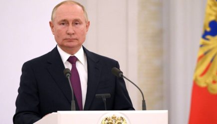 Деятели культуры написали Путину письмо для предотвращения смертельной опасности в России