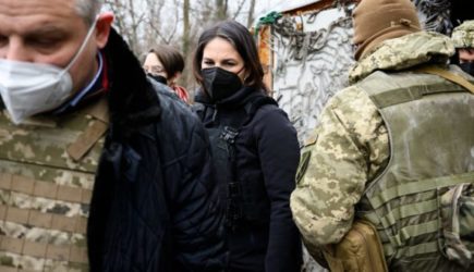 «Бегом, бегом!»: Журналисты CNN показали, как украинский министр спасается от донбасских миномётов