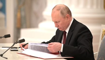 Путин распорядился сохранить ставки по заключенным ранее кредитам