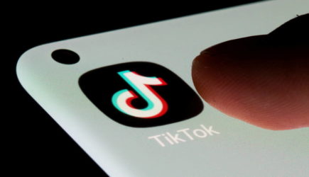 TikTok приостановил работу в России