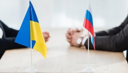 Начались переговоры делегаций России и Украины по видеосвязи