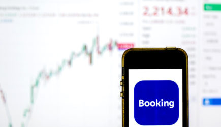 Компания Booking направила в бюджет России 1,3 млрд рублей