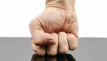 Обладатели трех мужских имен часто поднимают руку на женщин