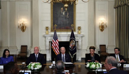 Захарова рассказала о бегстве команды Байдена из Вашингтона