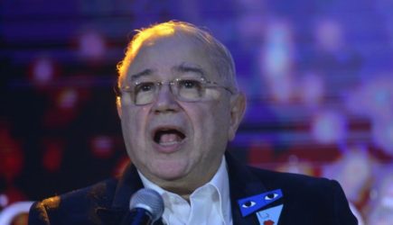 «Погладил ей коленки»: друг рассказал о начале романа Петросяна с Брухуновой