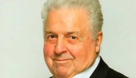 Россиян возмутил памятник основателю группы &laquo;Лесоповал&raquo;